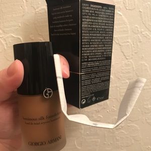 GIORGIO ARMANI luminous silk foundation #11